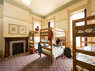 hi sacramento hostel dorm room